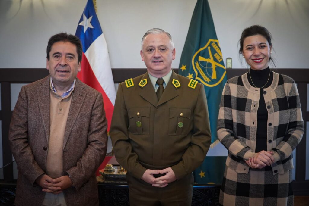 Foto Gobernador Miguel Vargas, General Director de Carabineros, Marcelo Araya y Senadora Daniella Cicardini: Gobierno Regional