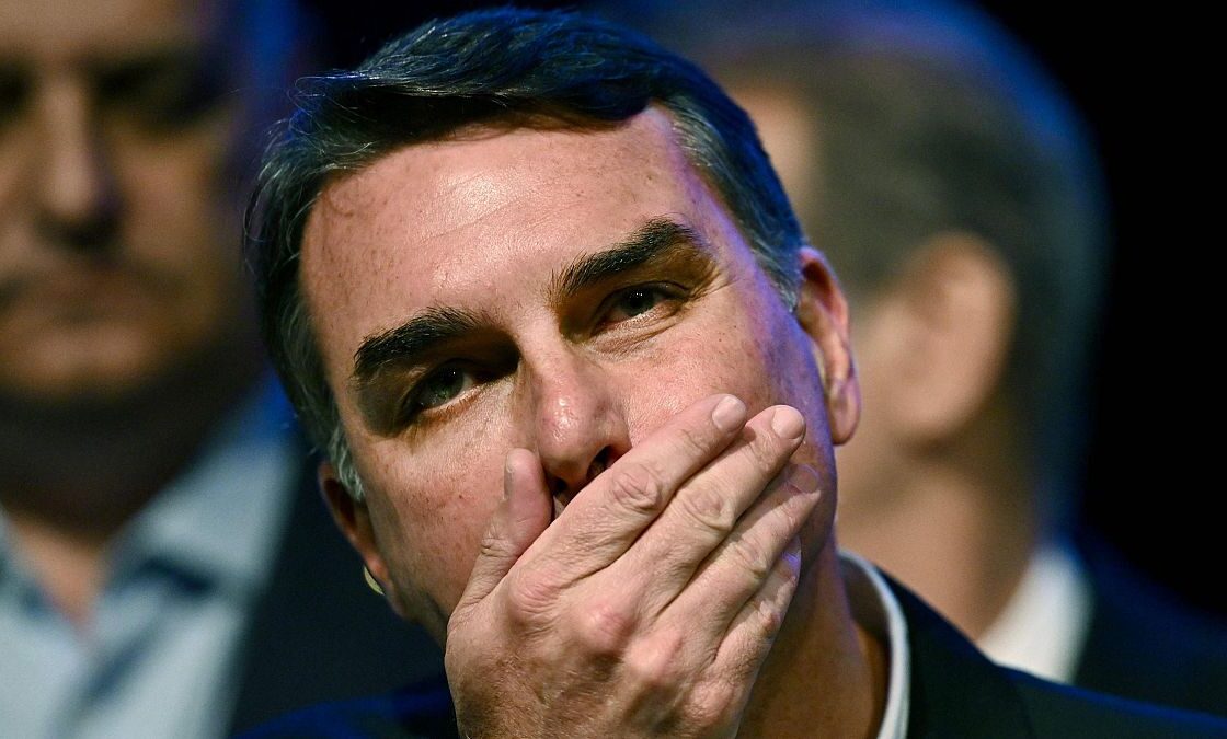 O maior escândalo do mundo. Bolsonaro huye del país pese a prohibición judicial y Trump le abre las puertas de EE.UU.