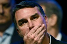 O maior escândalo do mundo. Bolsonaro huye del país pese a prohibición judicial y Trump le abre las puertas de EE.UU.